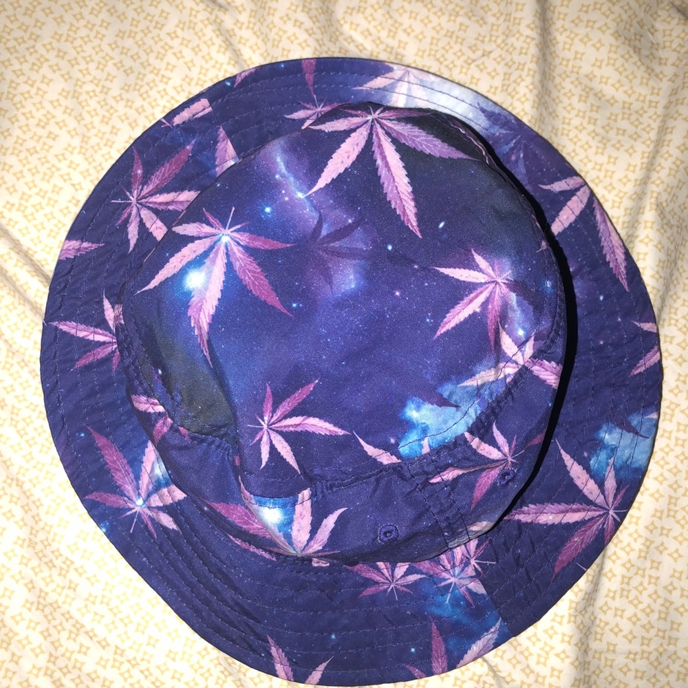 Bucket hat